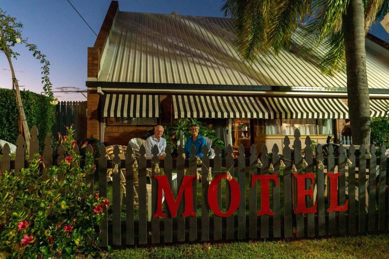Country Pathfinder Motor Inn ドルビー エクステリア 写真