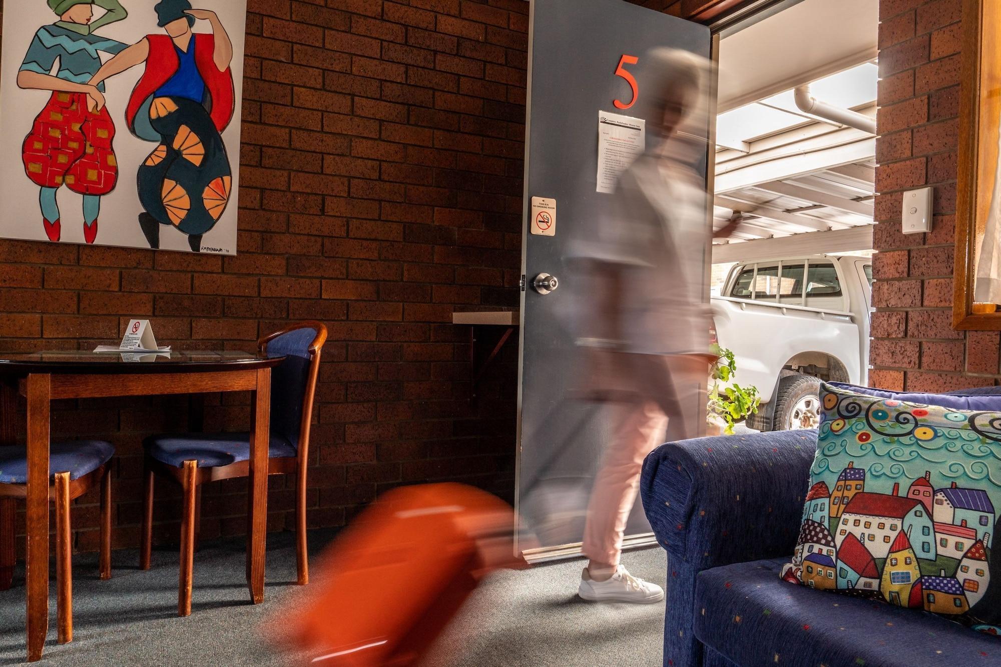 Country Pathfinder Motor Inn ドルビー エクステリア 写真