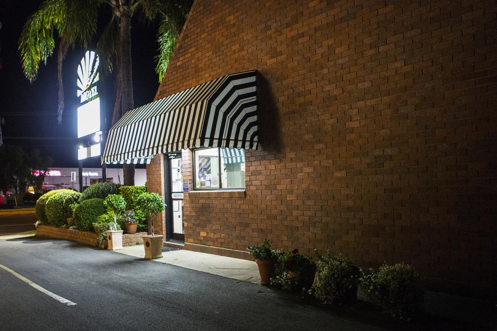 Country Pathfinder Motor Inn ドルビー エクステリア 写真