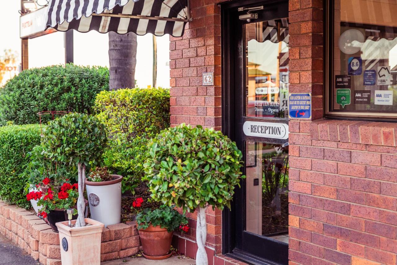 Country Pathfinder Motor Inn ドルビー エクステリア 写真